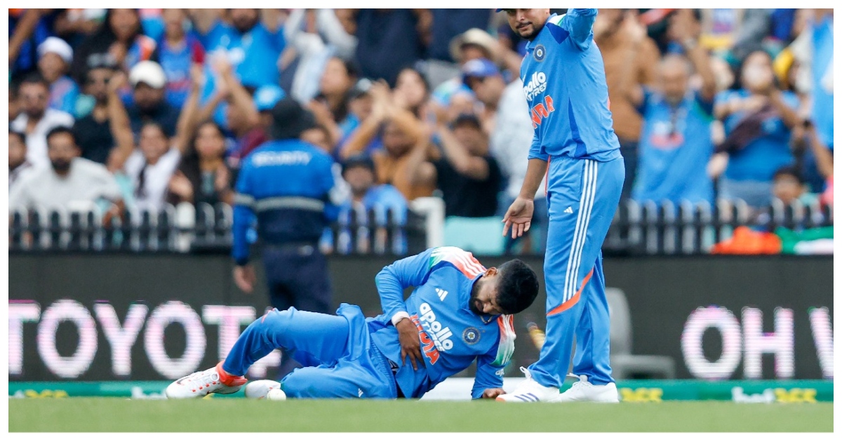 মাঠেই চোট পান শ্রেয়াস। ছবি: এপি৭এম